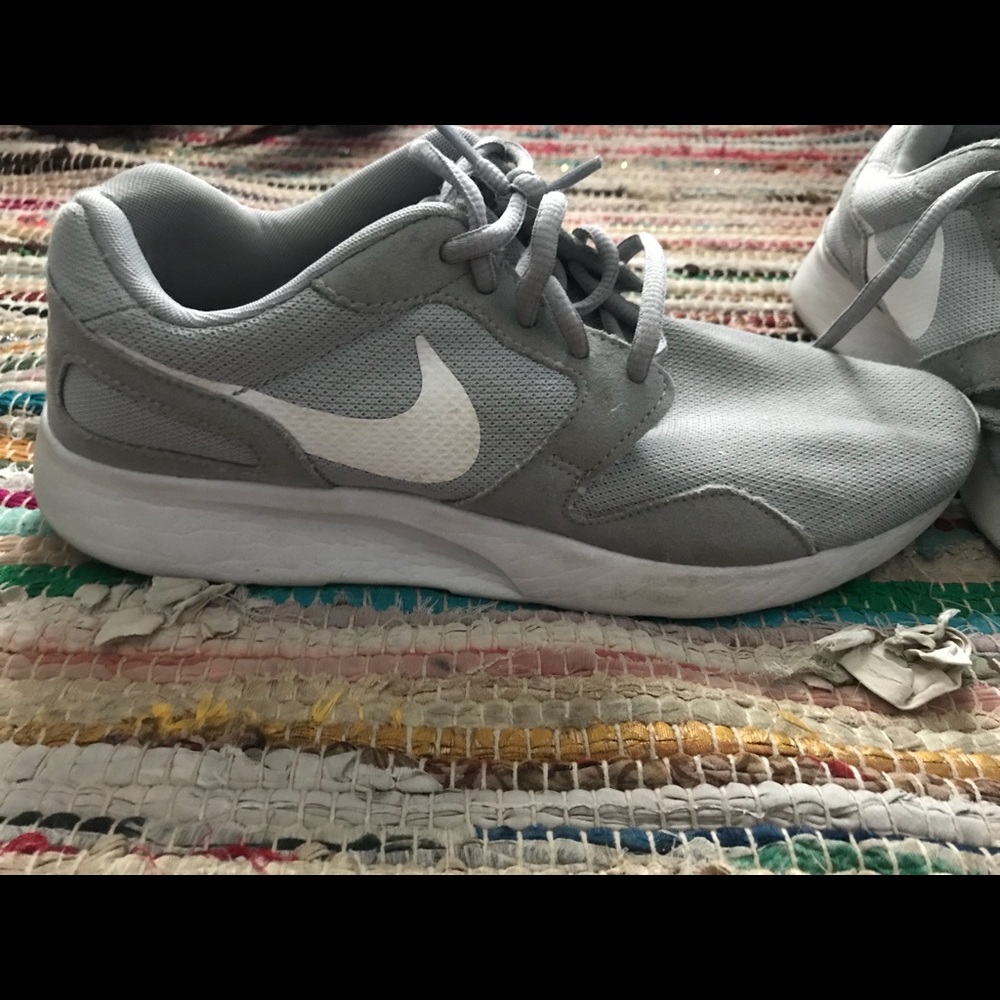 Nike tennis shoes
